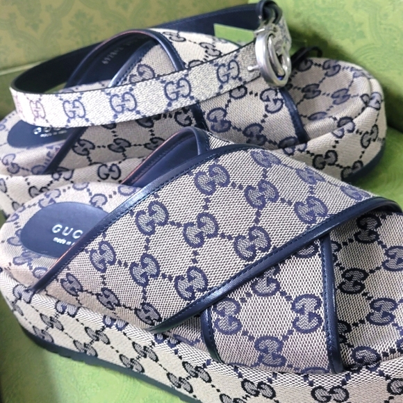 Authentic Gucci sandles - Picture 1 of 1